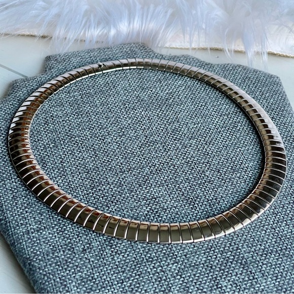 VINTAGE | CHUNKY SILVER TONE OMEGA CHAIN PANEL COLLAR 5.5" Inner Diameter - Picture 9 of 12